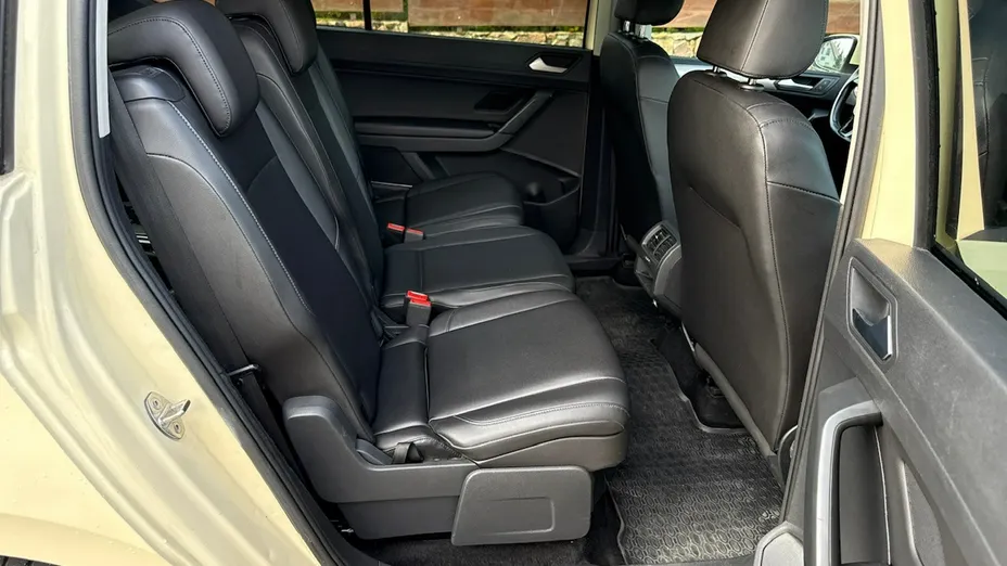 VOLKSWAGEN Touran -