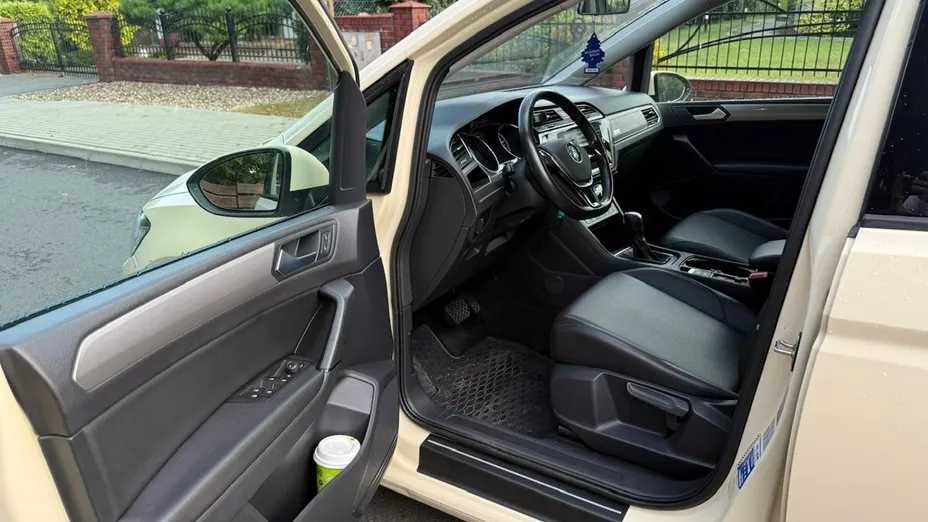 VOLKSWAGEN Touran -