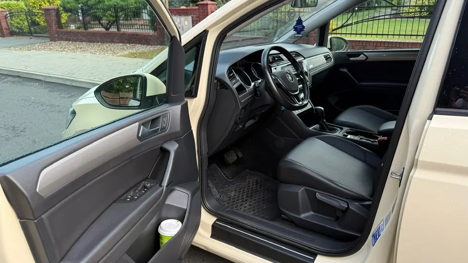 VOLKSWAGEN Touran -