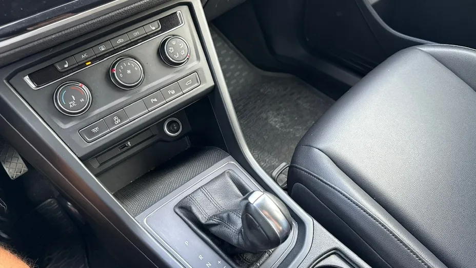 VOLKSWAGEN Touran -