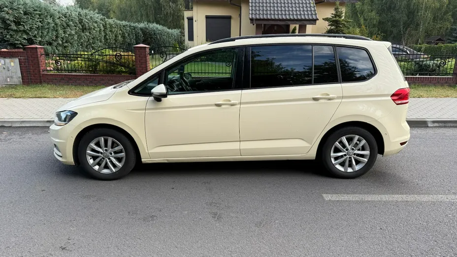 VOLKSWAGEN Touran -