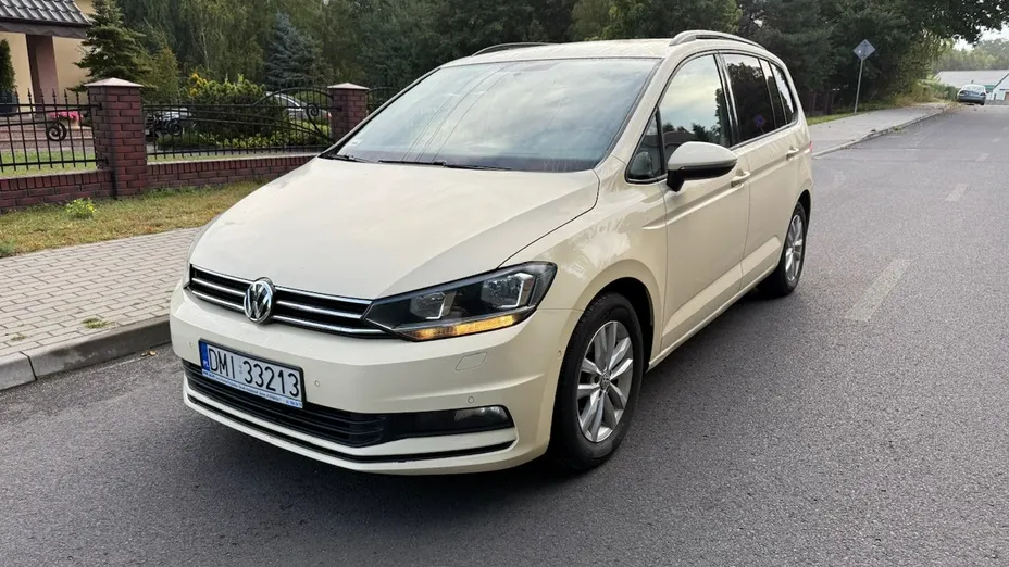 VOLKSWAGEN Touran -