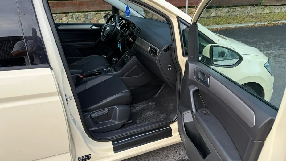 VOLKSWAGEN Touran -