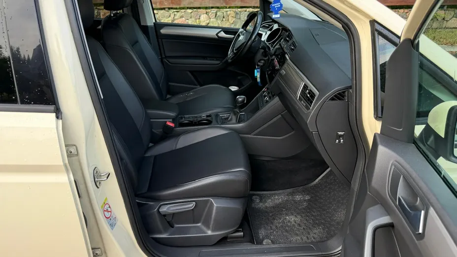 VOLKSWAGEN Touran -