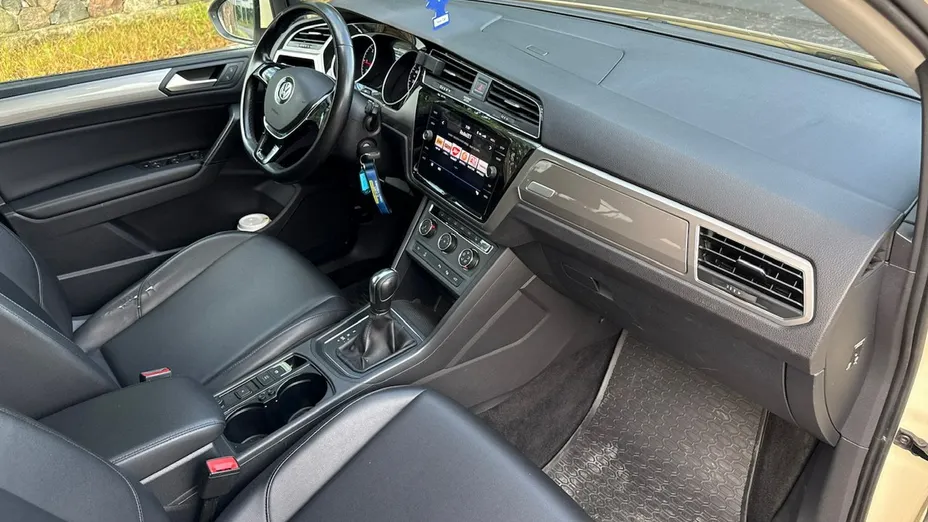 VOLKSWAGEN Touran -