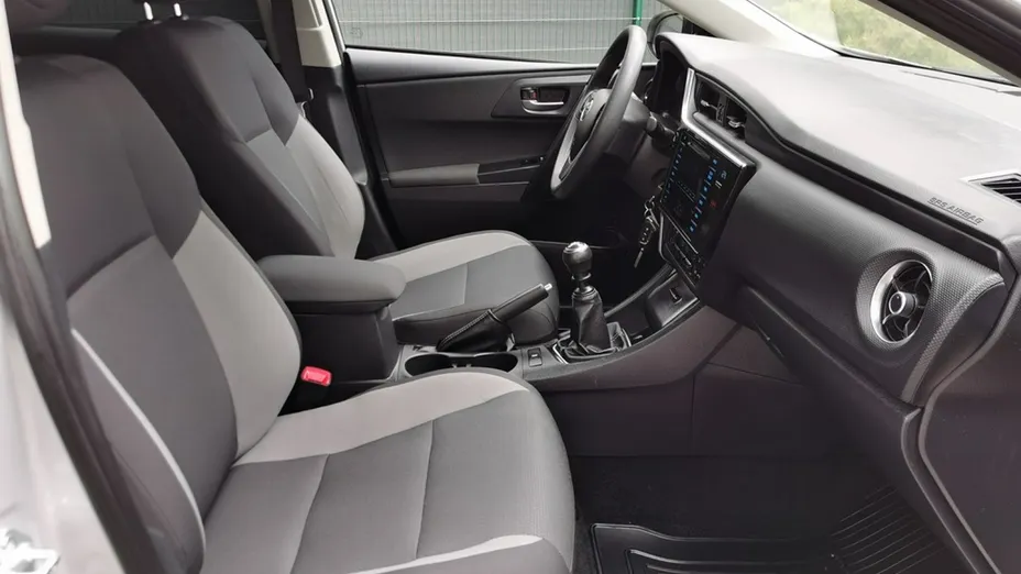 TOYOTA Auris -