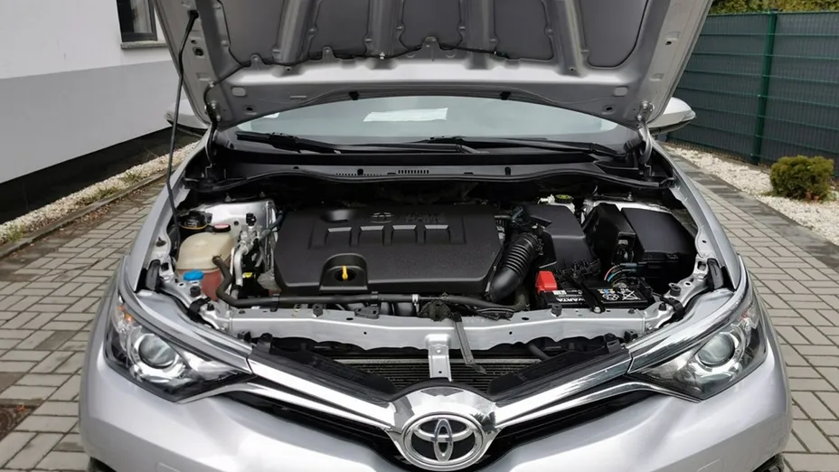 TOYOTA Auris -