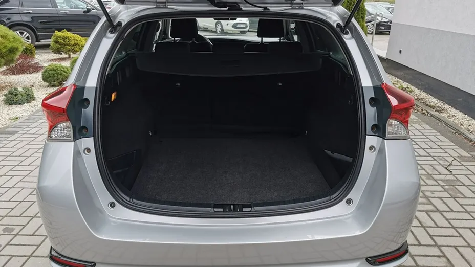 TOYOTA Auris -
