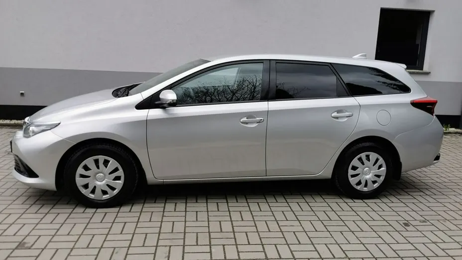TOYOTA Auris -