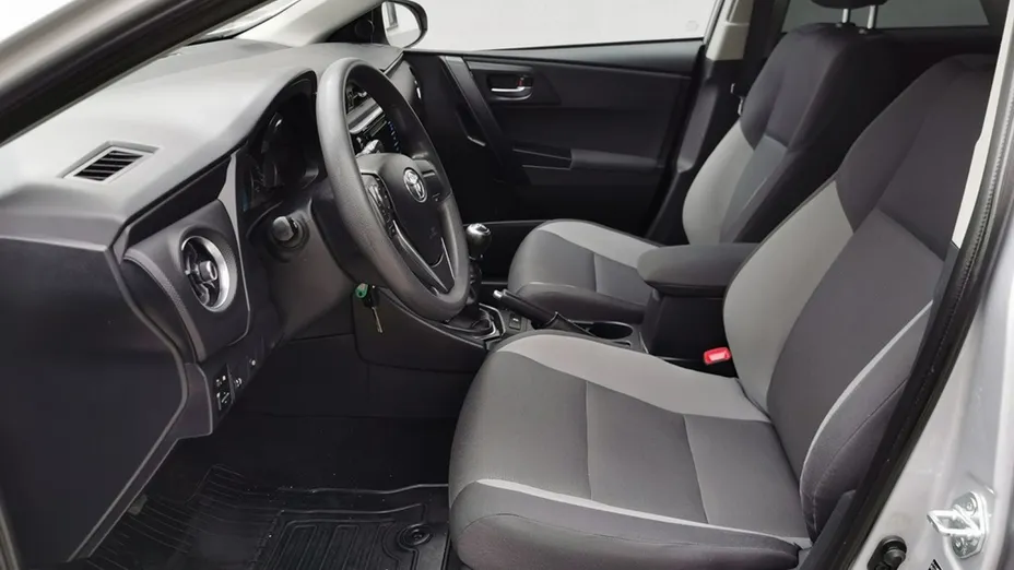 TOYOTA Auris -