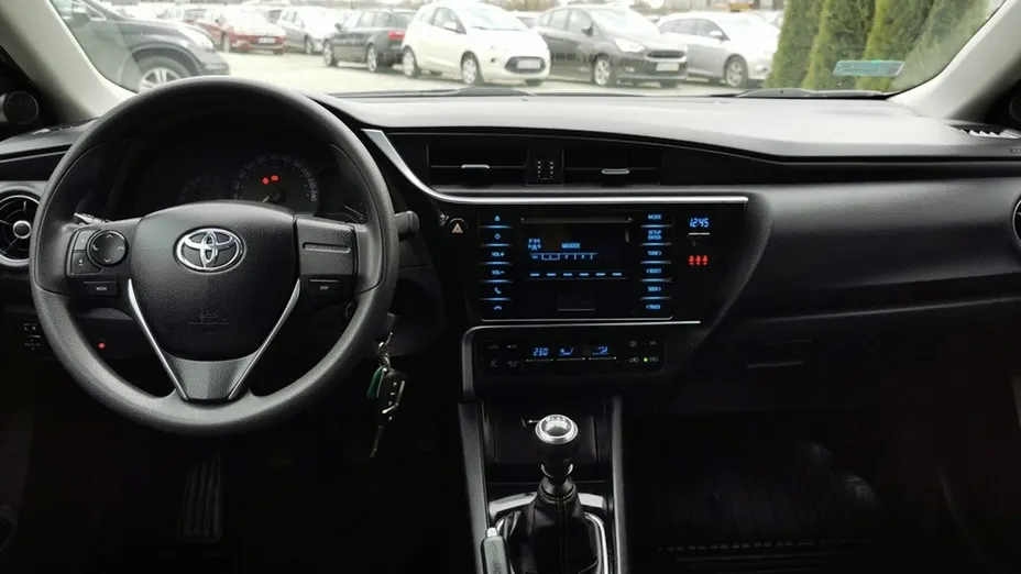TOYOTA Auris -