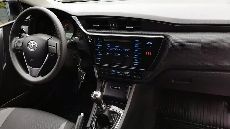 TOYOTA Auris -