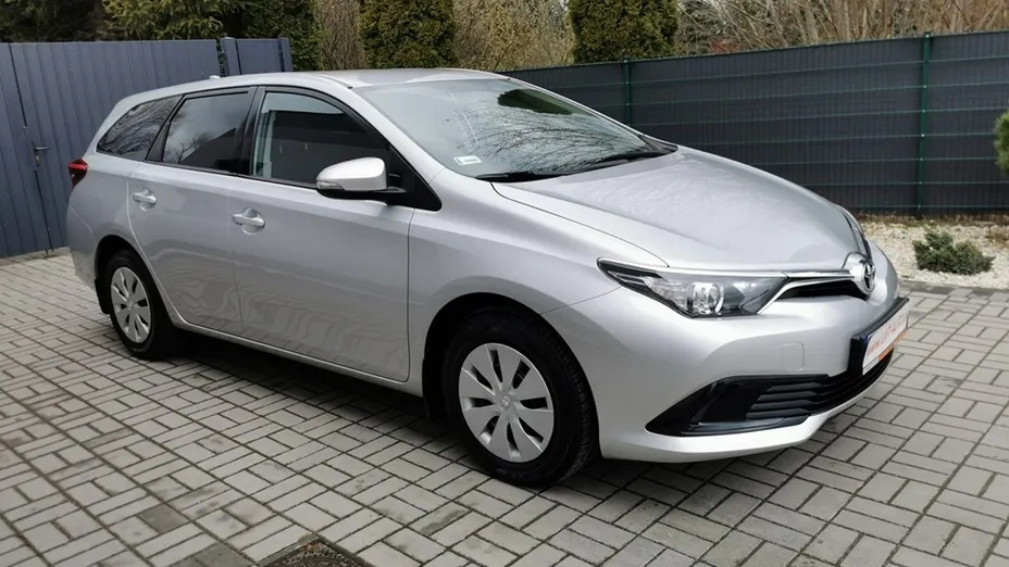TOYOTA Auris -