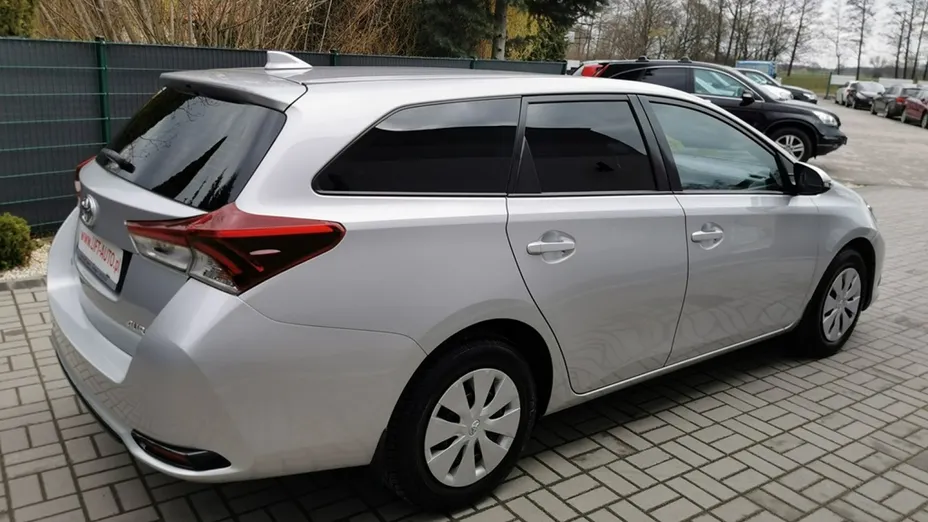 TOYOTA Auris -