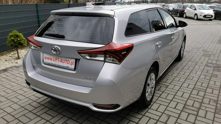TOYOTA Auris -