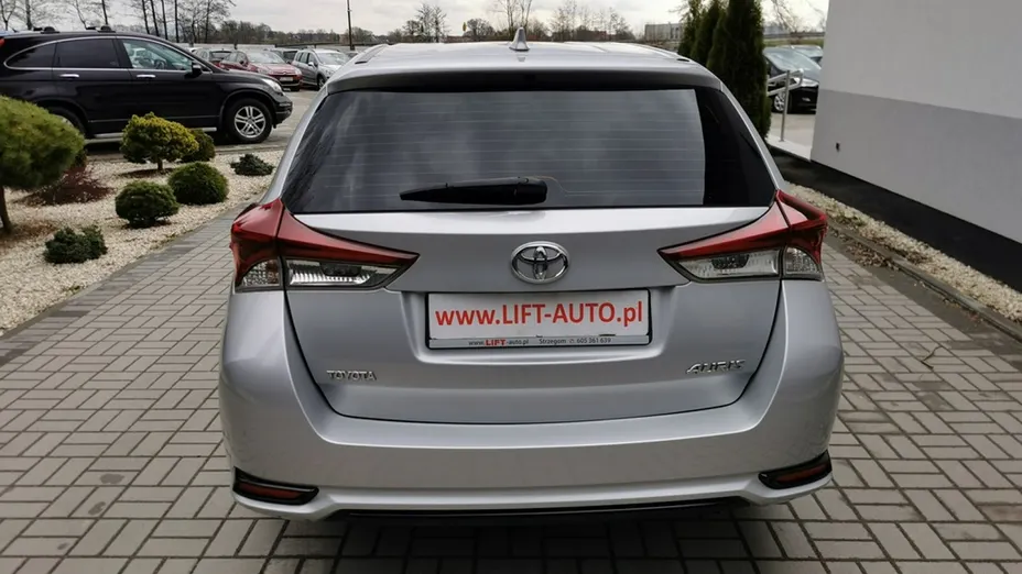 TOYOTA Auris -