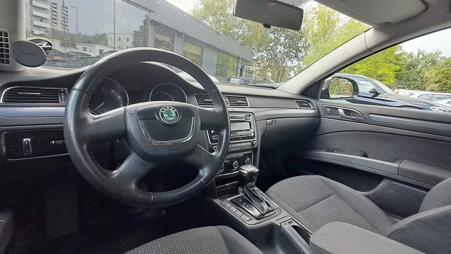 SKODA Superb -