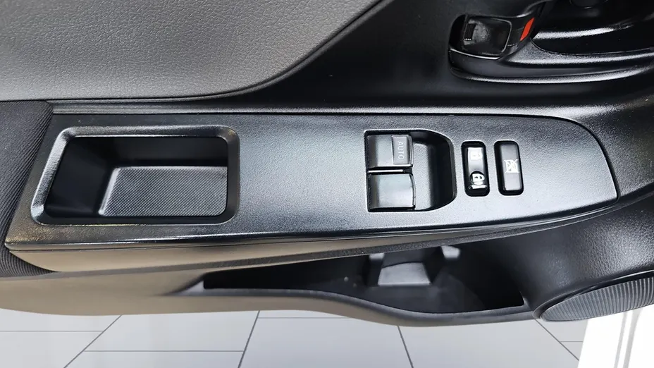 TOYOTA Yaris Yaris 1.5 Active