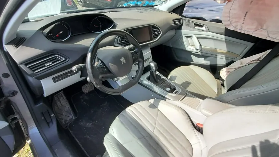 PEUGEOT 308 -
