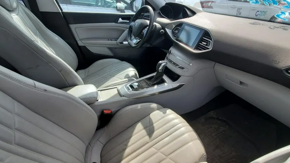 PEUGEOT 308 -
