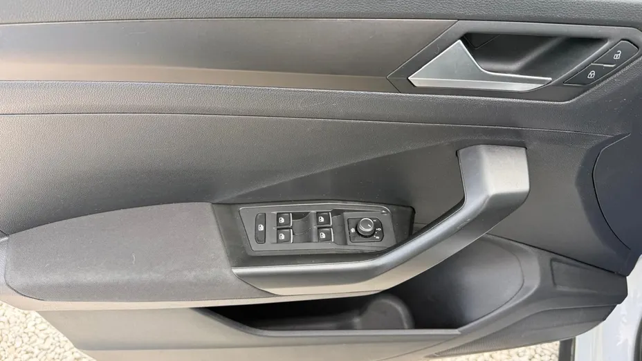 VOLKSWAGEN T-ROC -