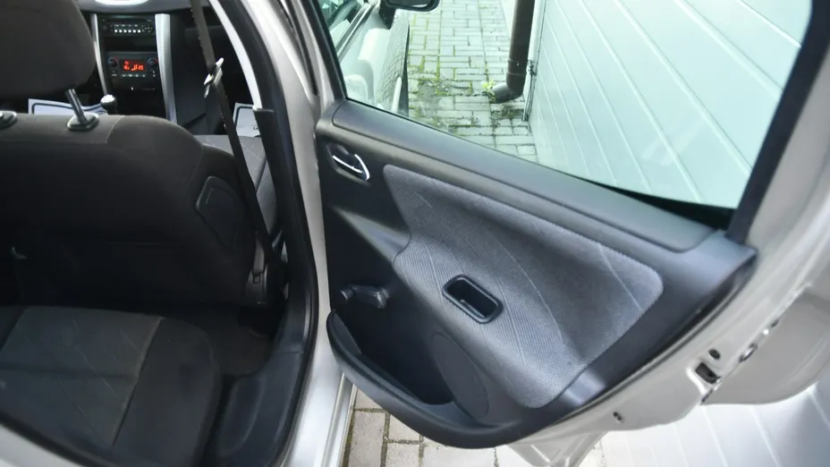 PEUGEOT 207 -