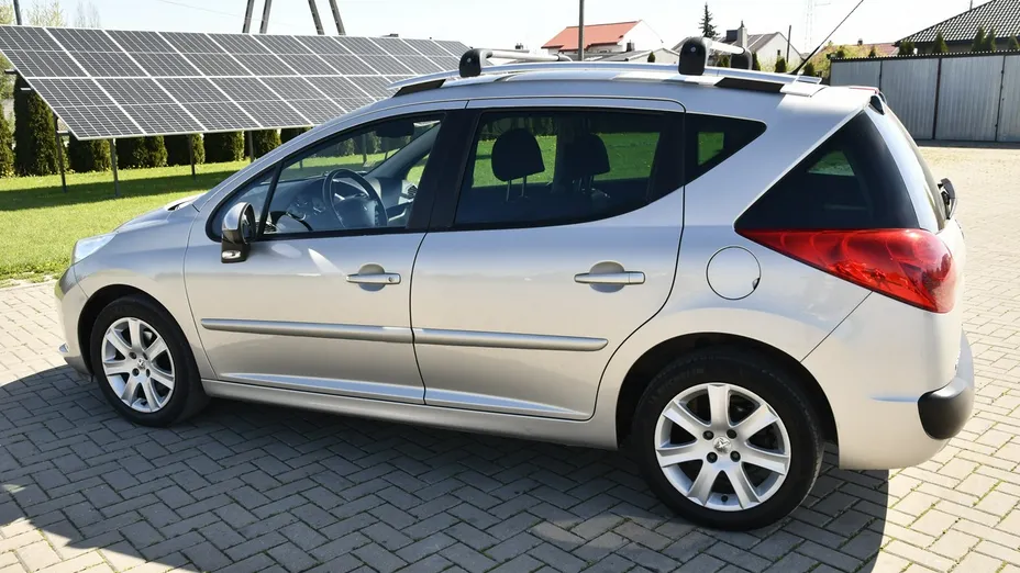 PEUGEOT 207 -