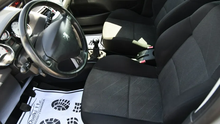 PEUGEOT 207 -