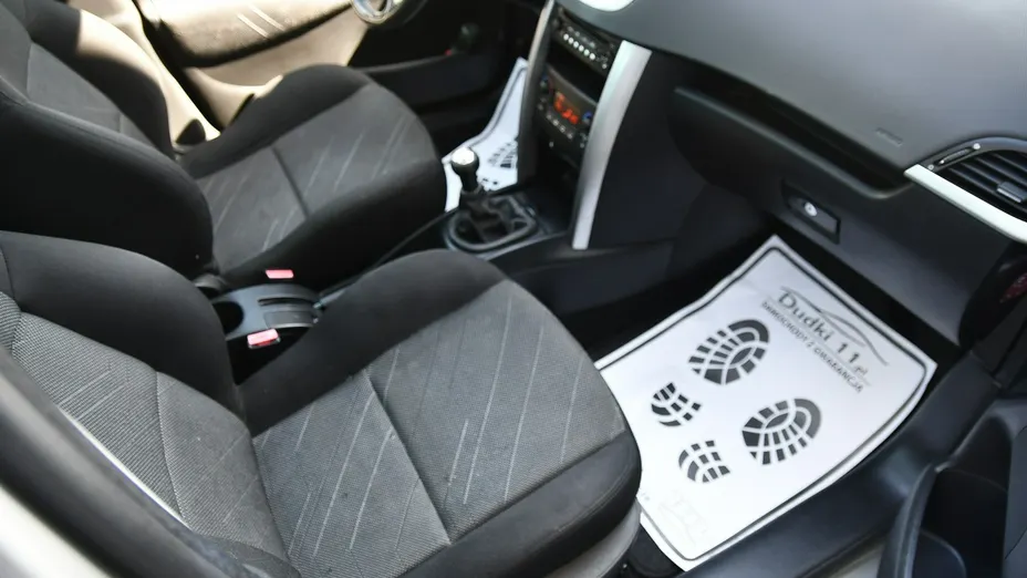 PEUGEOT 207 -