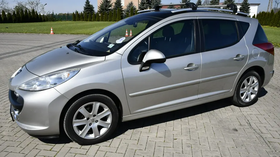 PEUGEOT 207 -