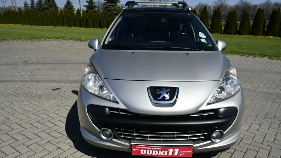 PEUGEOT 207 -