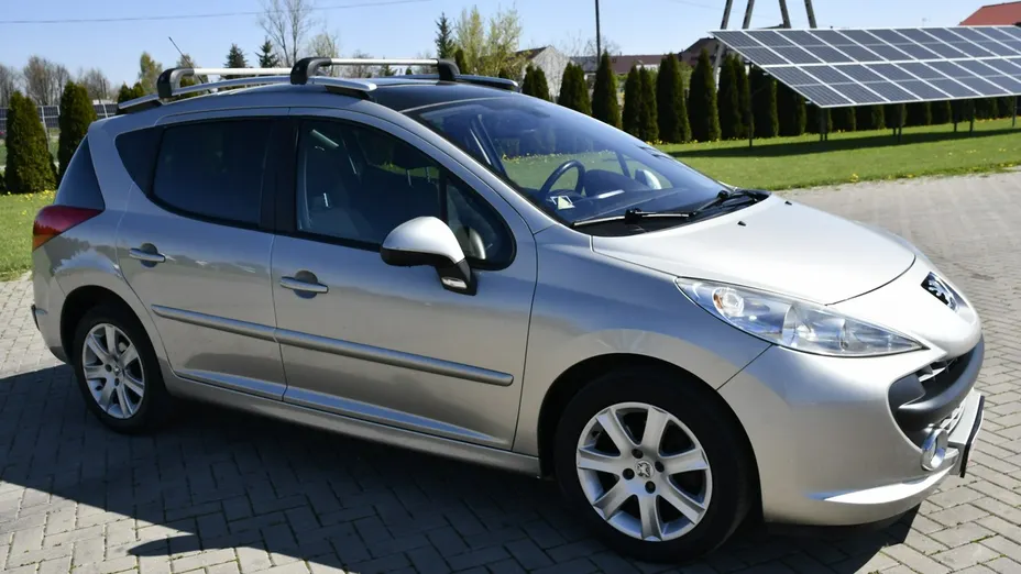 PEUGEOT 207 -