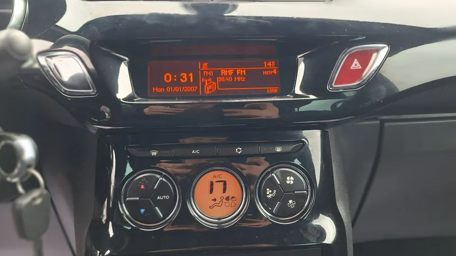 CITROEN DS3 -