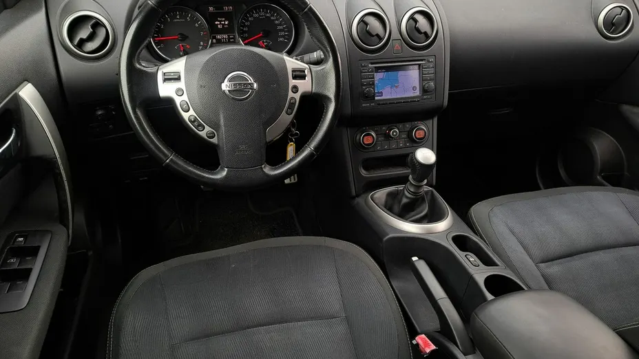 NISSAN Qashqai -