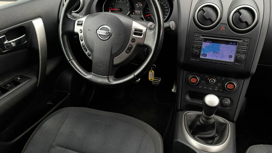 NISSAN Qashqai -