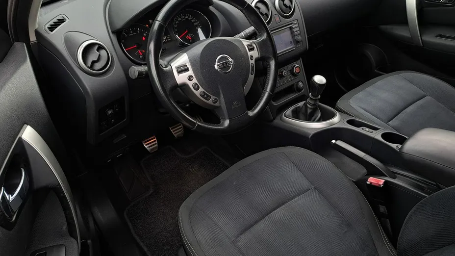 NISSAN Qashqai -
