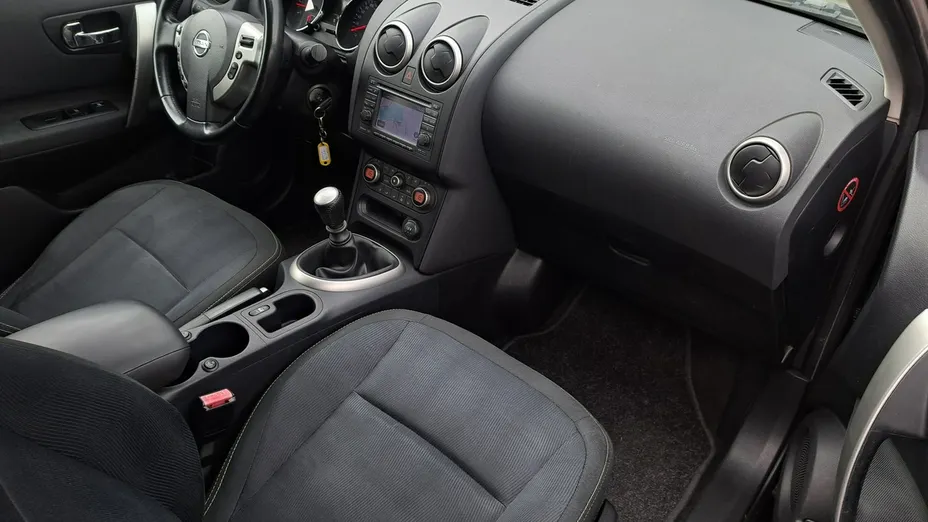 NISSAN Qashqai -