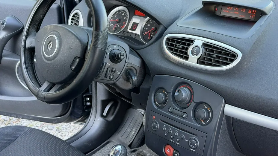 RENAULT Clio -
