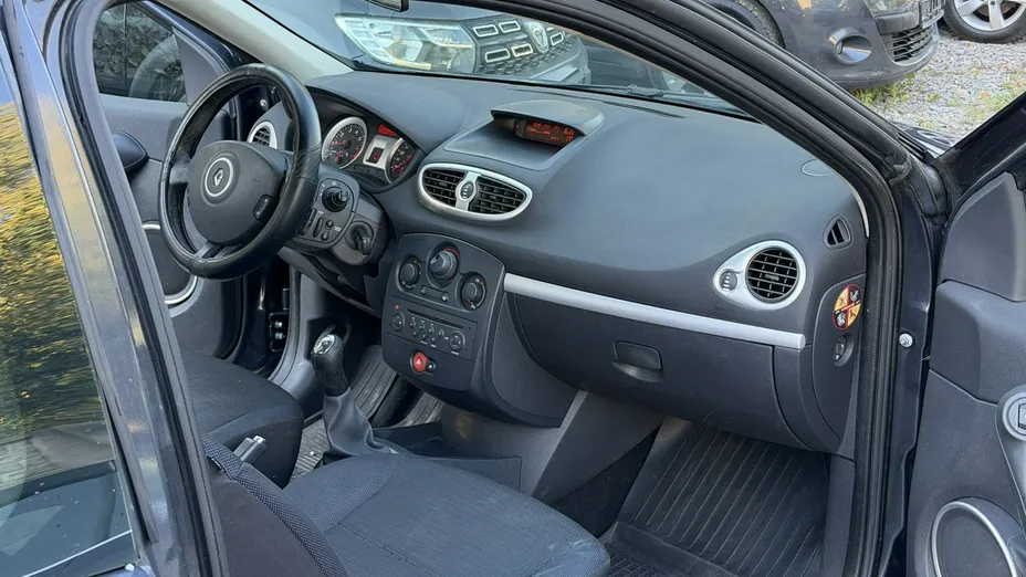 RENAULT Clio -