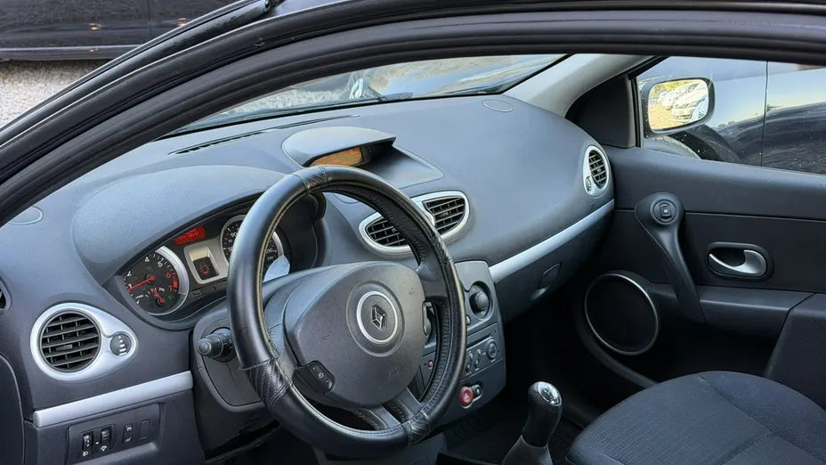 RENAULT Clio -