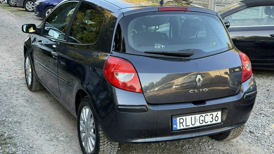 RENAULT Clio -