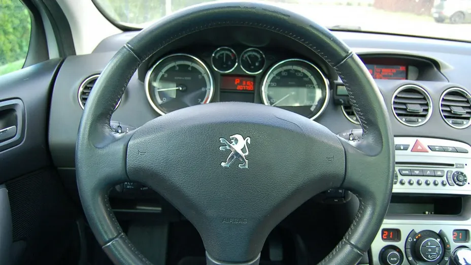 PEUGEOT 308 -