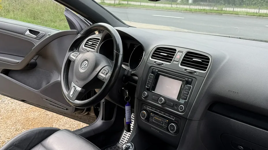 VOLKSWAGEN Golf -