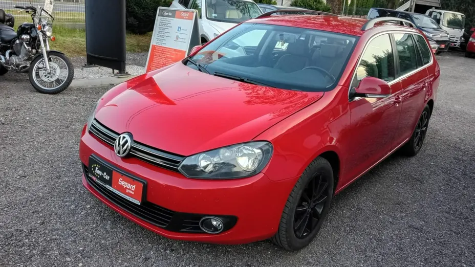 VOLKSWAGEN Golf -