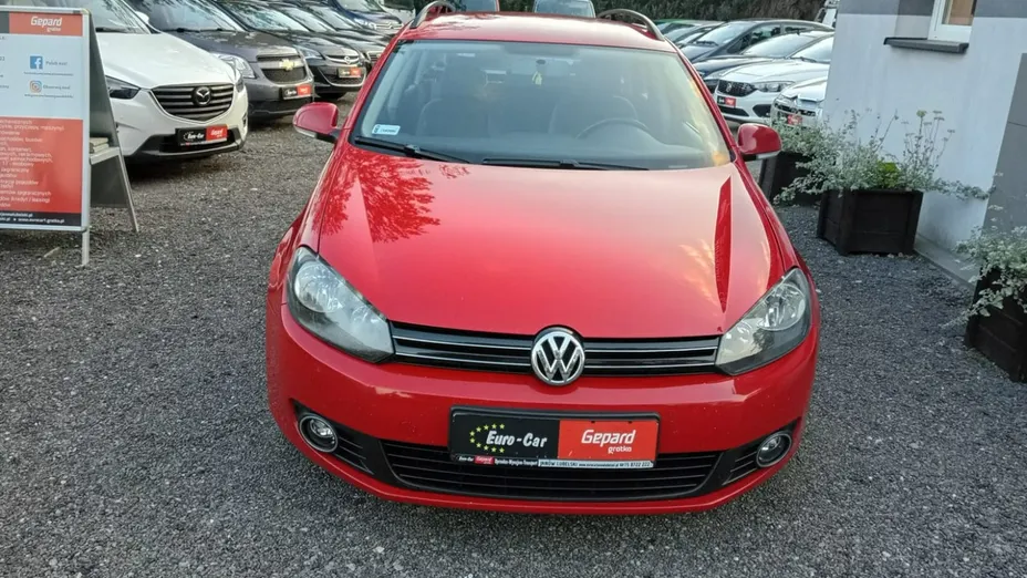 VOLKSWAGEN Golf -