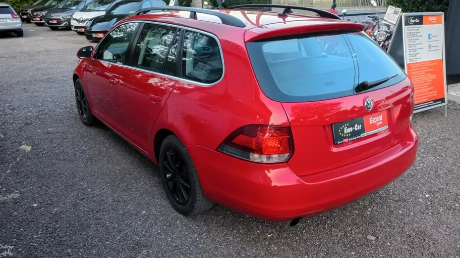 VOLKSWAGEN Golf -