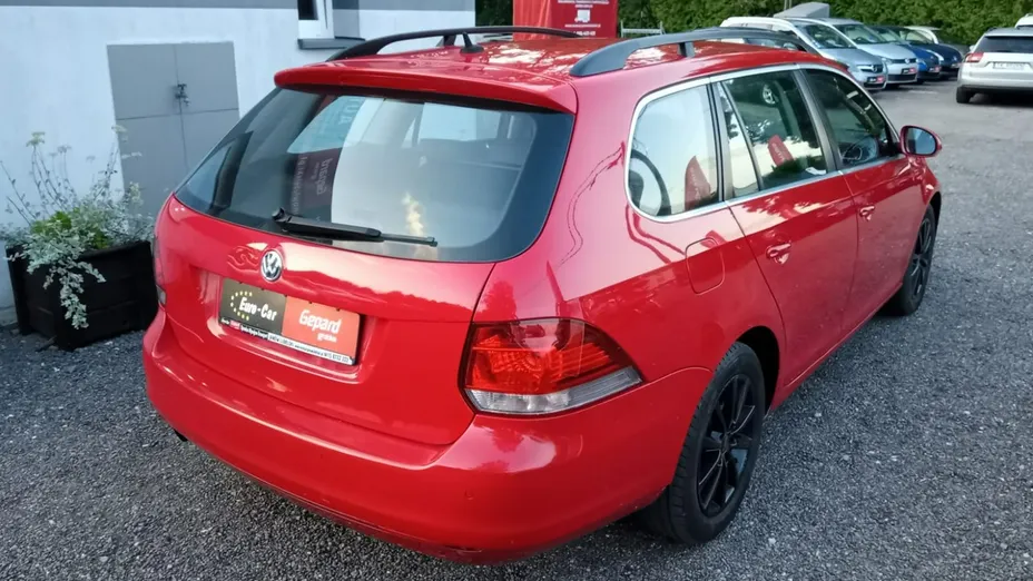 VOLKSWAGEN Golf -