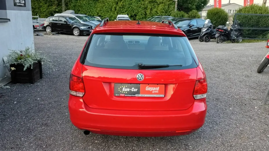 VOLKSWAGEN Golf -