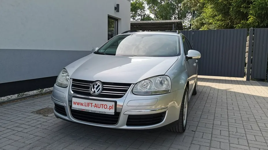VOLKSWAGEN Golf -