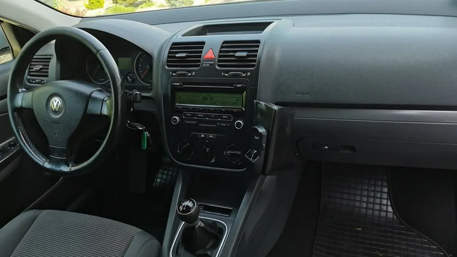 VOLKSWAGEN Golf -
